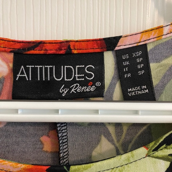 Attitudes by Renee Floor-Length Black Dress with Red Flowers and Leaves Size XSP - Picture 3 of 4